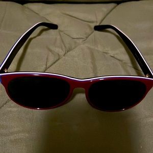 Authentic Gucci Sunglasses One Size. Comes with Original Gucci Sunglasses Case.